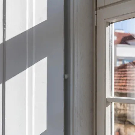 Soalheiro No Bairro Alto / Chiado *