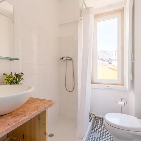 Soalheiro No Bairro Alto / Chiado * Лісабон