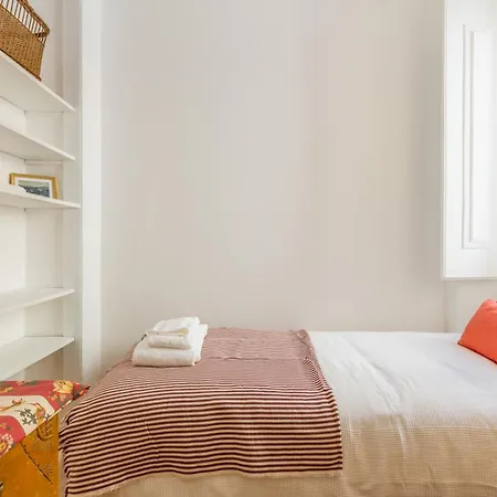 Apartamento Soalheiro No Bairro Alto / Chiado
